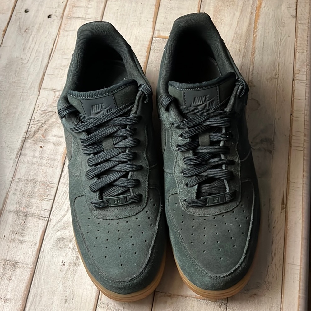 Nike Air Force 1 ‘07 LV 8 Suede